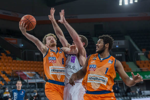 英超联赛中 英超联赛中